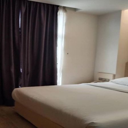 Minimalist Hotel Johor Bahru Exterior foto