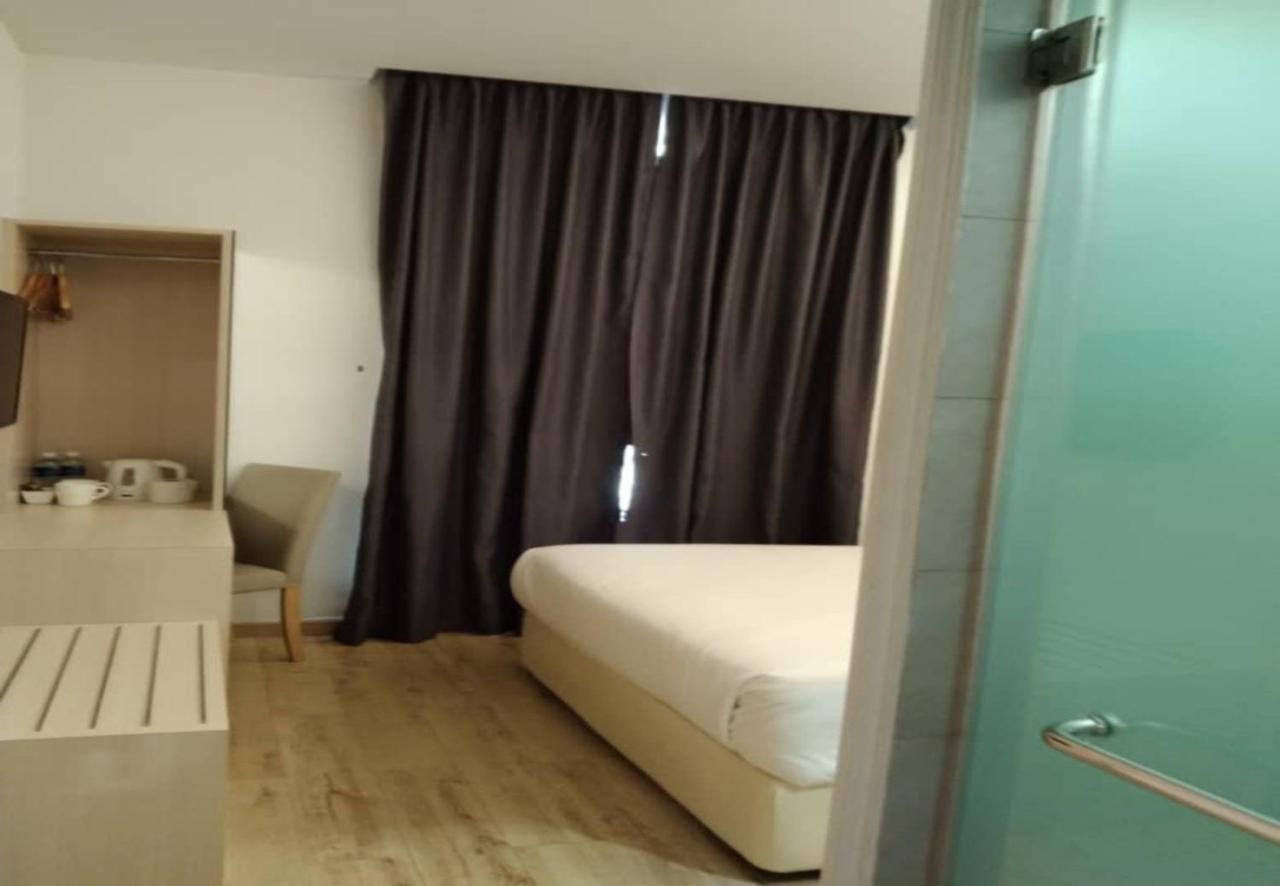 Minimalist Hotel Johor Bahru Exterior foto
